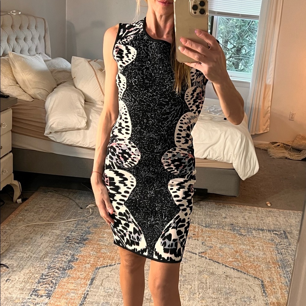 BCBG MAZAZRIA bodycon dress 🖤✨